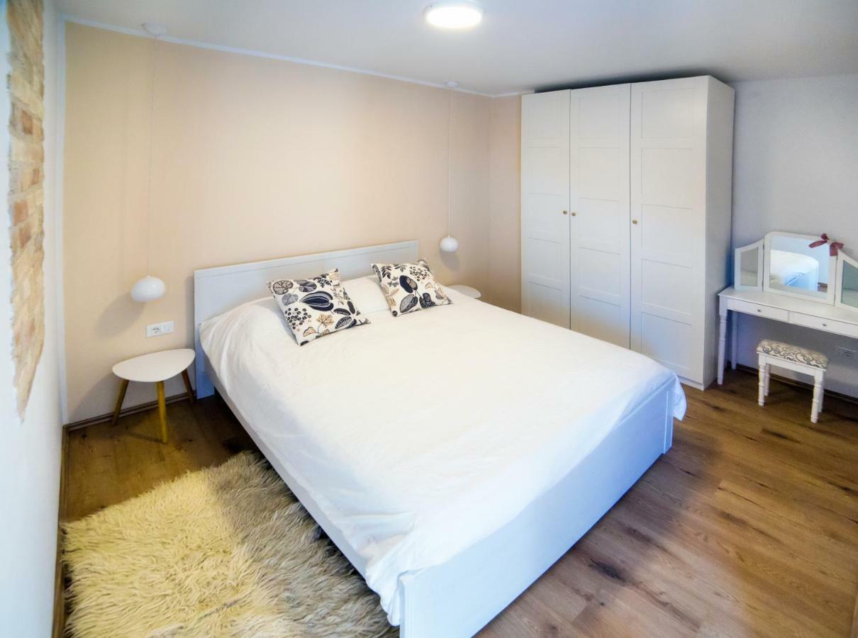 Emma Apartman *